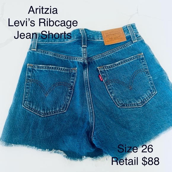 Sz 26 Levi’s Ribcage Denim Shorts from Aritzia - Picture 2 of 2